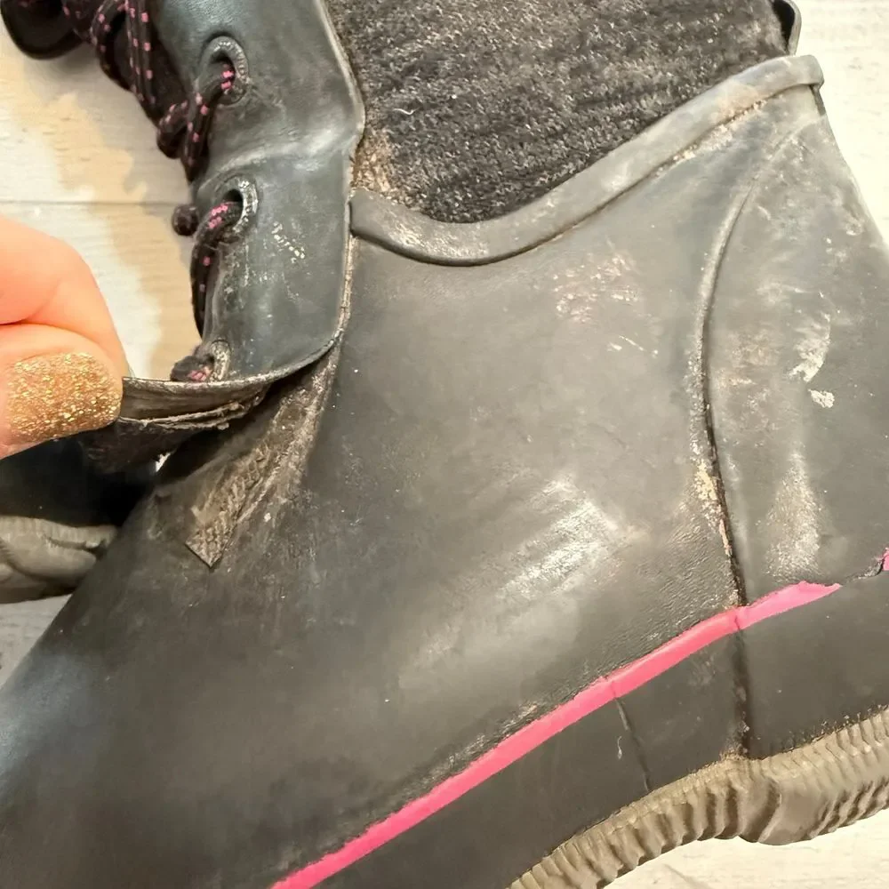 Bogs‎ girls black faux fur lined boots size 4